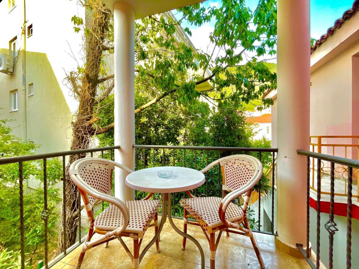ホテル Vila L ブドヴァ エクステリア 写真