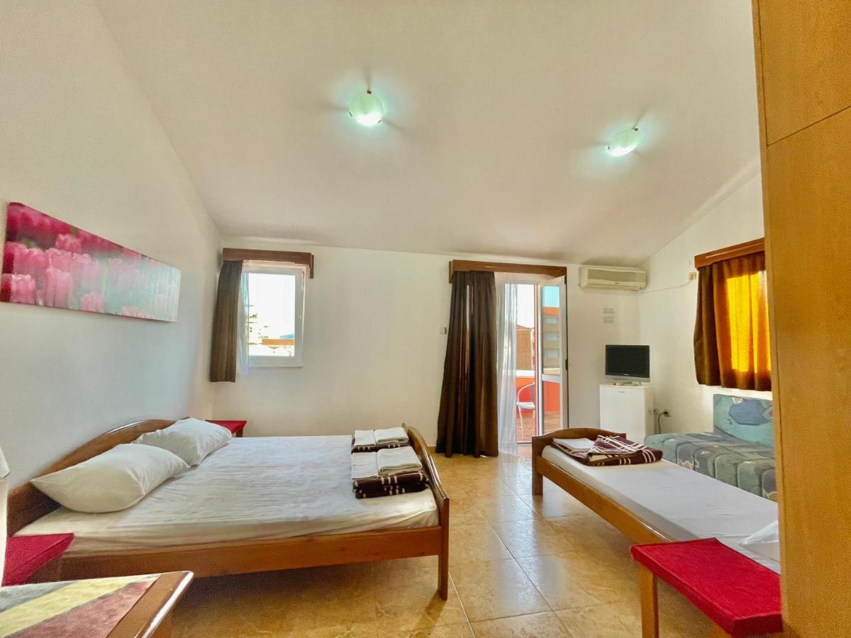 ホテル Vila L ブドヴァ エクステリア 写真