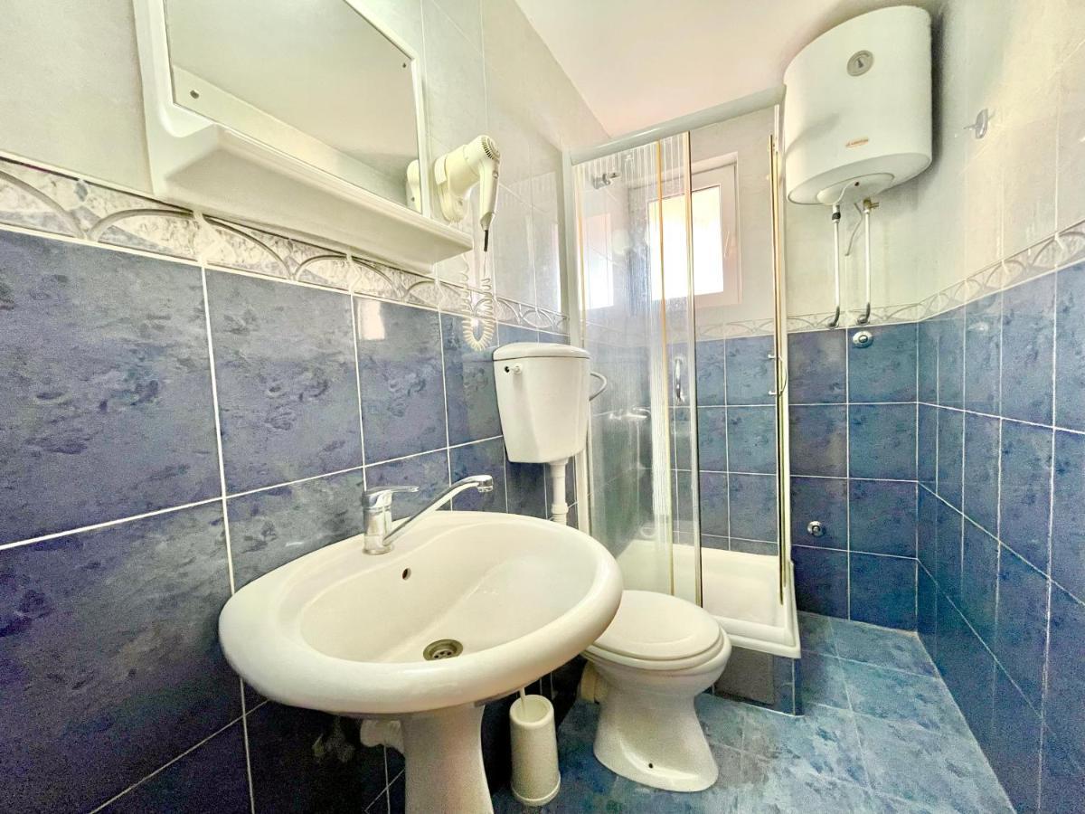 ホテル Vila L ブドヴァ エクステリア 写真