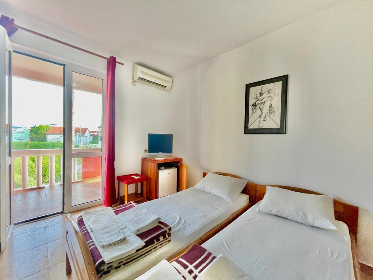ホテル Vila L ブドヴァ エクステリア 写真