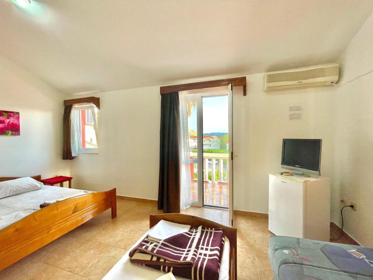 ホテル Vila L ブドヴァ エクステリア 写真
