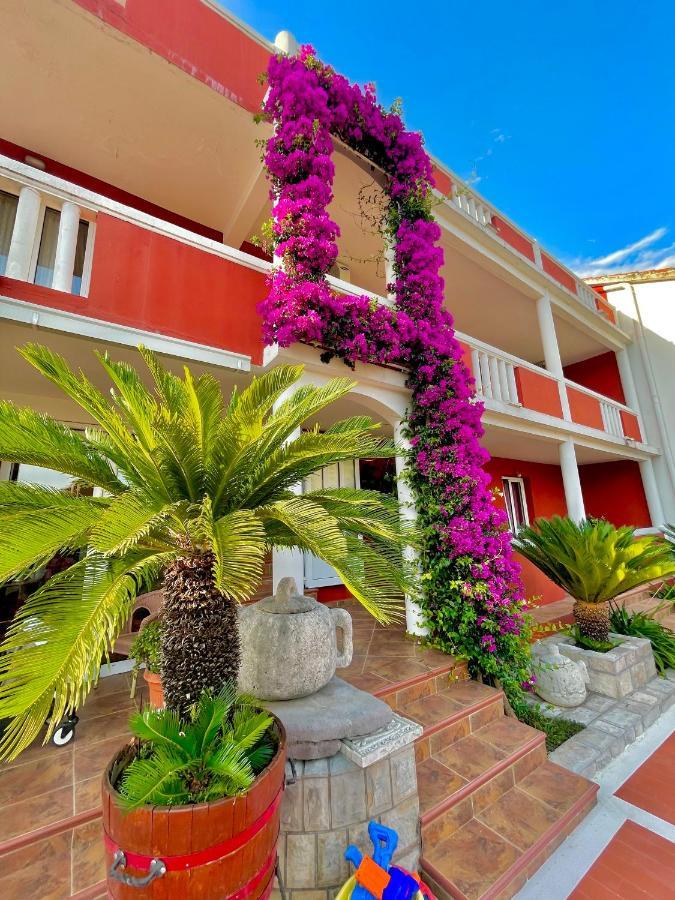 ホテル Vila L ブドヴァ エクステリア 写真