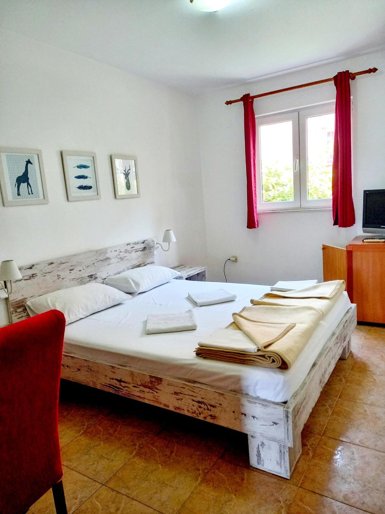 ホテル Vila L ブドヴァ エクステリア 写真